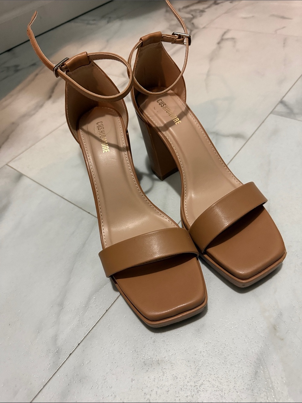Cushionaire Tan Nude Women's Sandals With Chunky Heel Size 8